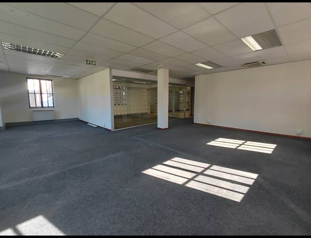 170M² OFFICE TO LET IN BRYANSTON